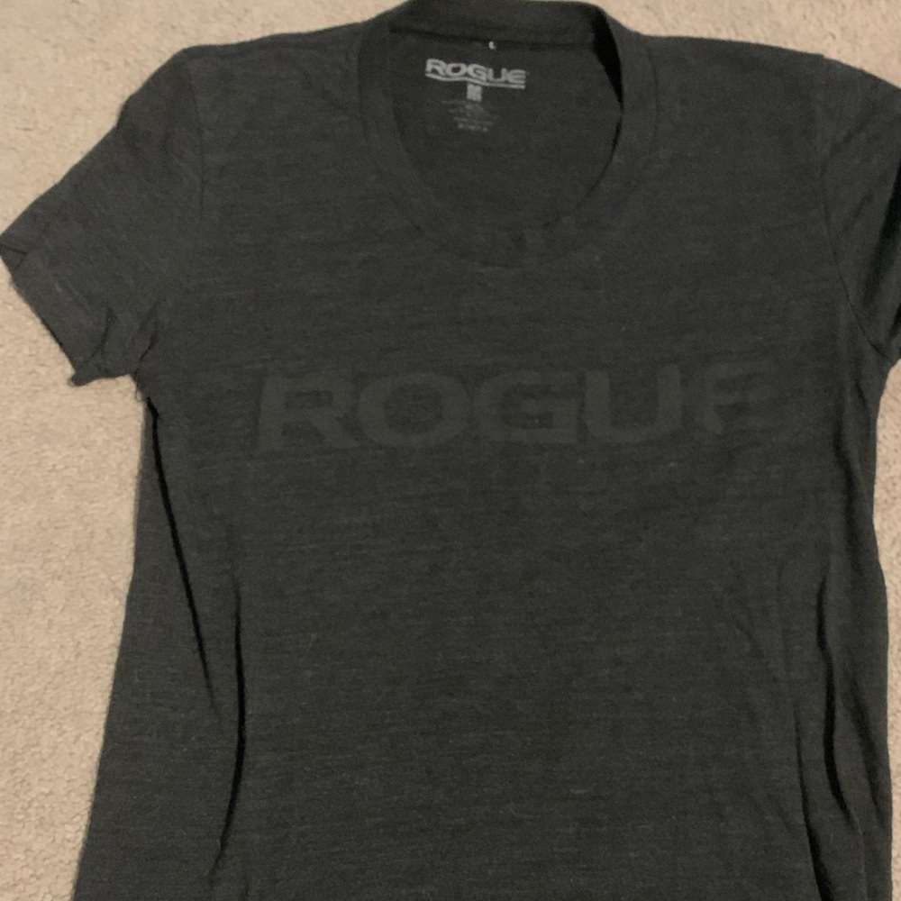 Womens Rogue Tshirt size M
